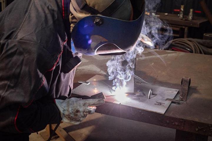 Nous maîtrisons la soudure au TIG et au MIG sur l’acier et l’inox.