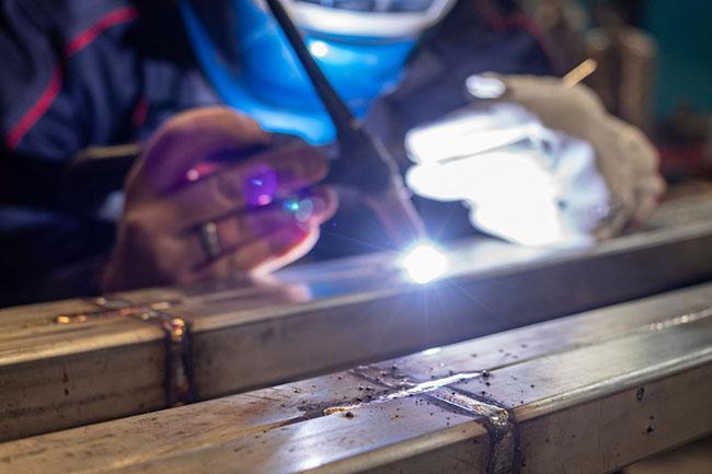 Nous créons différentes pièces de ferronnerie : garde-corps, portails, grilles et autres.